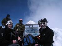 P1200229 På toppen av Mt. Margherita (5109 moh). Fra venstre: Isiah, Lasse, Charles, Lena og undertegnede.